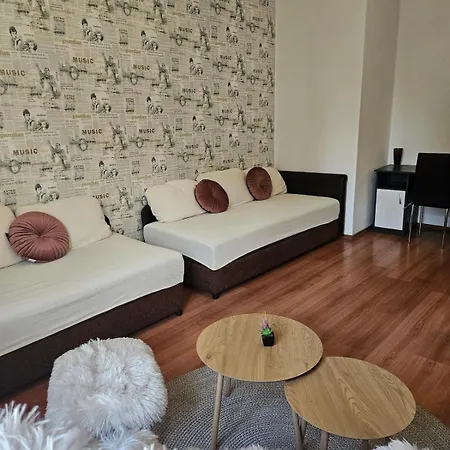 Center Park Apartment *