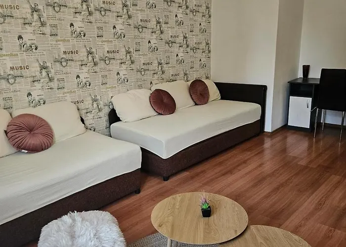 Center Park Apartment *